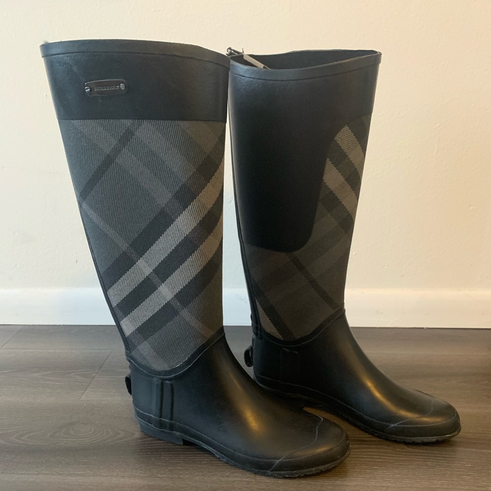Authentic Burberry Clemence Gray/Black Rainboots